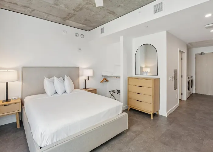 Placemakr Downtown *