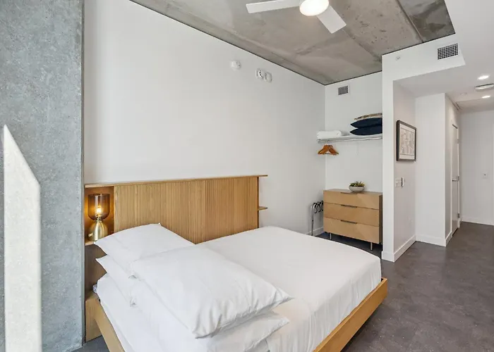 Placemakr Downtown *